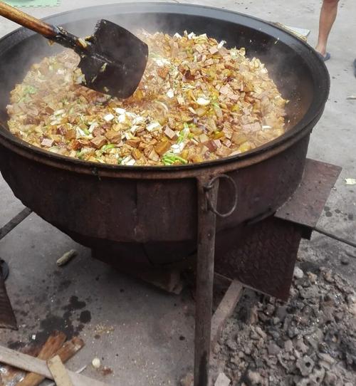 大锅饭怎么做？大锅饭怎么做防止上面硬下面烂的锅？