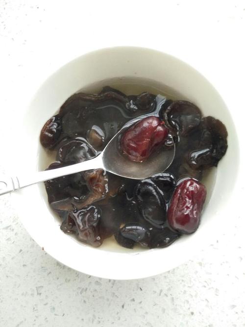 黑木耳红枣，黑木耳红枣汤的做法！