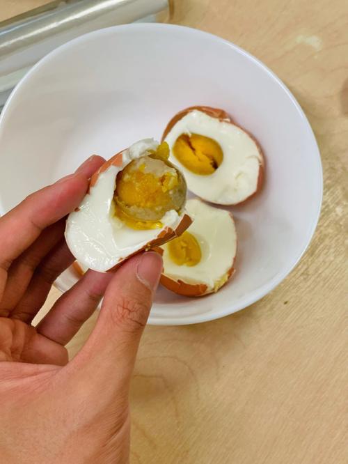 腌鸡蛋的做法，盐水腌鸡蛋的做法？