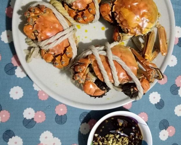 大闸蟹怎么吃做法视频教程，大闸蟹的吃和做法！