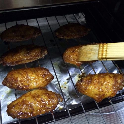 烤鸡翅的做法烤箱，烤鸡翅做法烤箱用多大的温度？