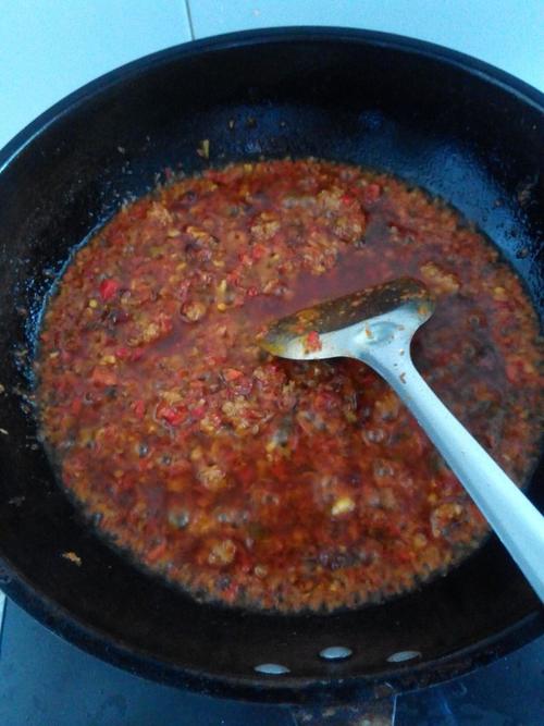 自制辣椒酱，自制辣椒酱的制作方法及配料！
