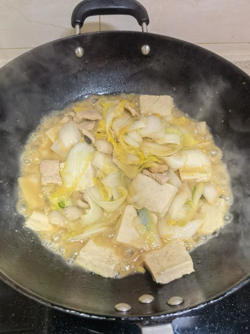 白菜炖豆腐的做法，白菜炖豆腐的做法步骤！